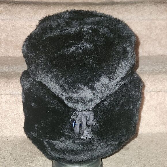 Russian Black Faux Fur Hat with Red Army Star Emblem - Picture 4 of 7